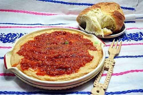 ルーマニア料理はその昔オスマン帝国今でいうトルコの影響をうけていると言われており...